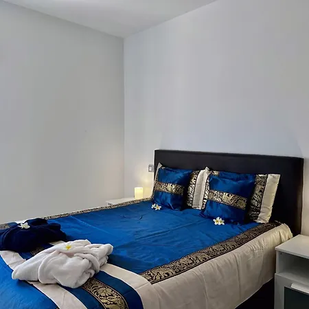 7 Moons C Solo Adultos Apartment